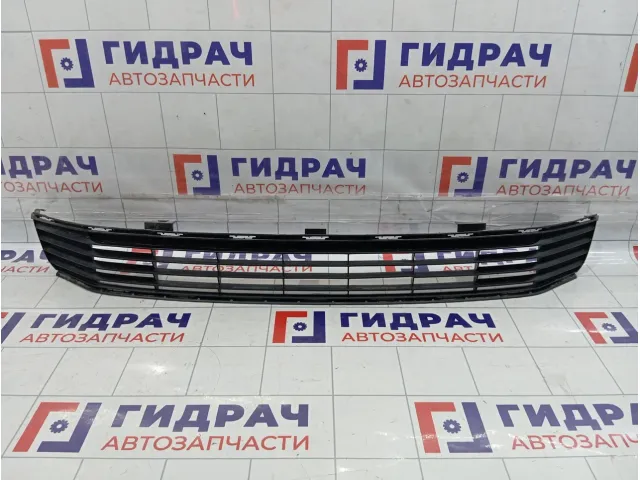 Решетка в бампер центральная Toyota Camry (XV50) 5311233120
