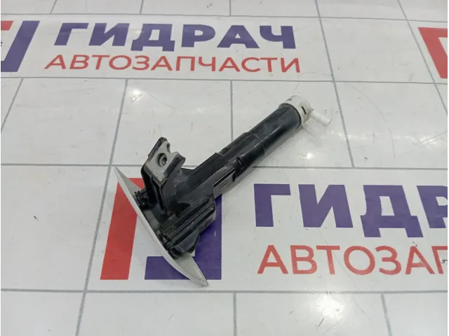 Форсунка омывателя фары правая Toyota Camry (XV50) 8520733040