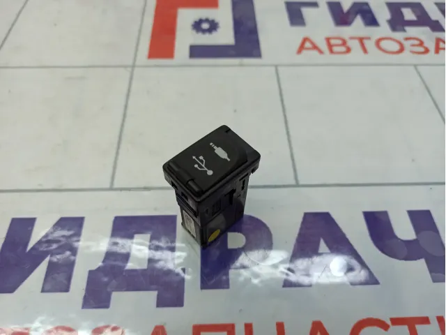 Разъем USB AUX Toyota Camry (XV55) 8619006050