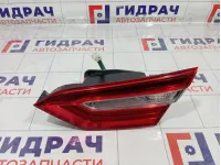 Фонарь задний внутренний правый Toyota Camry 8158133320