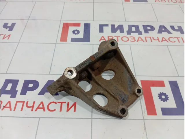 Кронштейн двигателя правый Toyota Camry 123150V031