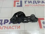Кронштейн бампера переднего левый Toyota Camry 5253633060