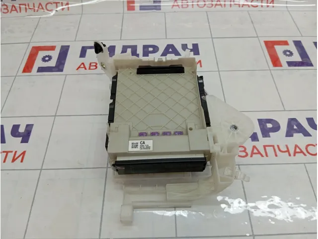 Блок предохранителей Toyota Camry 8273006830