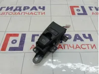 Кнопка стояночного тормоза Toyota Camry 8439033050