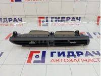 Дефлектор воздушный центральный Toyota Camry 5566033280