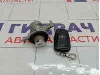 Ключ зажигания Toyota Camry 8990433620