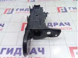 Кронштейн усилителя бампера передний правый Toyota Camry (XV70) 5210233010