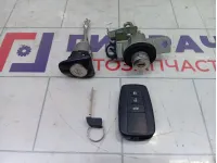 Ключ зажигания Toyota Camry (XV70) 6905533510