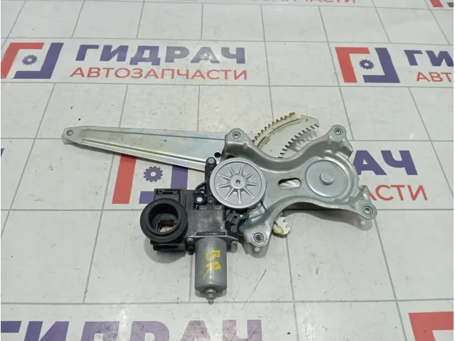 Стеклоподъемник задний правый Toyota Camry (XV70) 6980333070