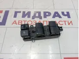 Блок управления стеклоподъемниками Toyota Camry (XV70) 8404010040