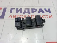 Блок управления стеклоподъемниками Toyota Camry (XV70) 8404010040