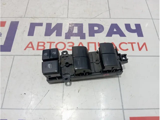 Блок управления стеклоподъемниками Toyota Camry (XV70) 8404010040