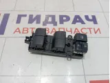 Блок управления стеклоподъемниками Toyota Camry (XV70) 8404010040