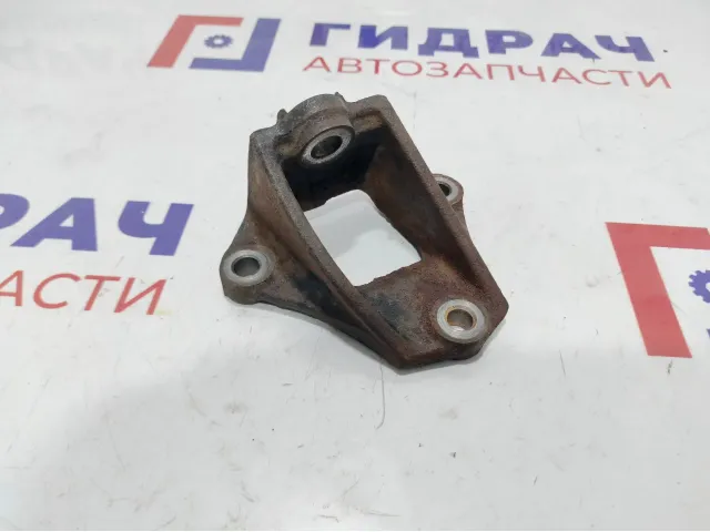 Кронштейн двигателя передний Toyota Camry (XV40) 12311-31060.