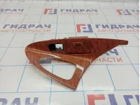 Накладка кнопки стеклоподъемника задней левой Toyota Camry (XV40) 74272-33251-E1. Царапины.