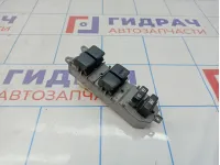 Блок управления стеклоподъемниками Toyota Camry (XV40) 84820-33251.