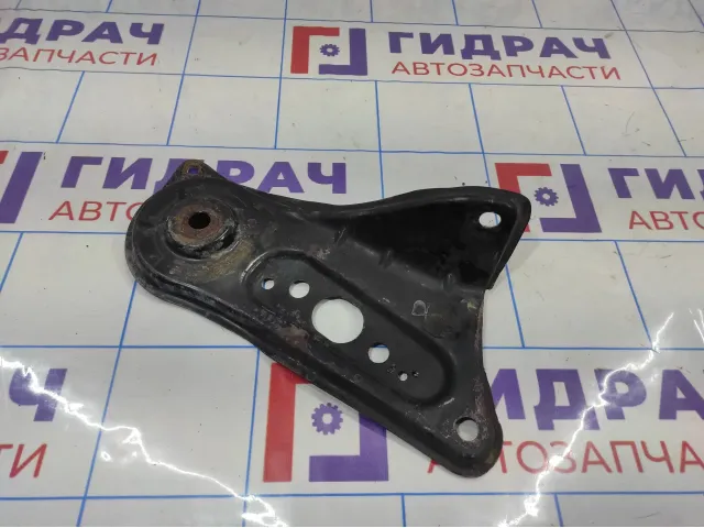 Кронштейн передней балки Toyota Camry (XV40) 51036-33030. Передний левый.