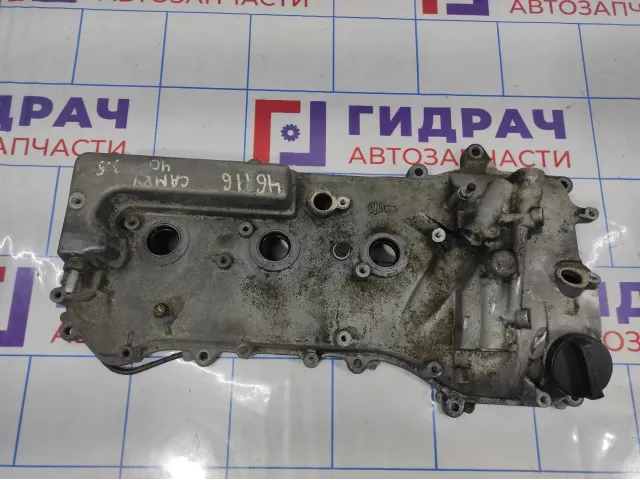 Крышка головки блока (клапанная) Toyota Camry (XV40) 11202-31030. Левая.