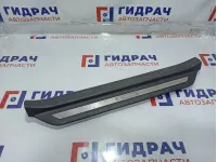 Накладка порога переднего правого внутренняя Toyota Camry (XV40) 67913-33080-B0. Потертости.