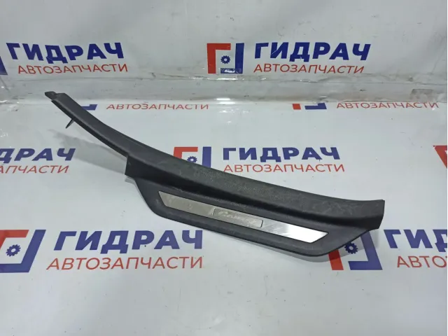 Накладка порога заднего правого внутренняя Toyota Camry (XV40) 67917-33070-B0. Потертости.