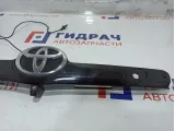 Накладка крышки багажника Toyota Camry (XV40) 76811-33170-C0. С камерой заднего вида.