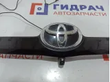 Накладка крышки багажника Toyota Camry (XV40) 76811-33170-C0. С камерой заднего вида.