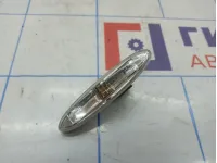 Повторитель на крыло Toyota Camry (XV40) 81730-30131.