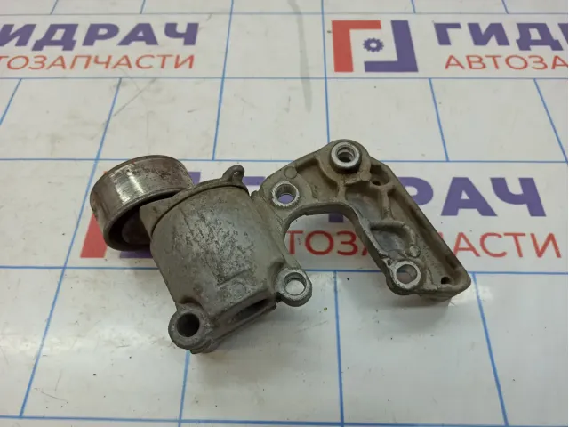 Ролик руч.ремня с кронштейном Toyota Camry (XV40) 16620-31040.