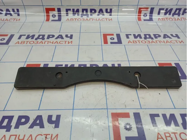 Накладка бампера под номерной знак Toyota Camry V50.