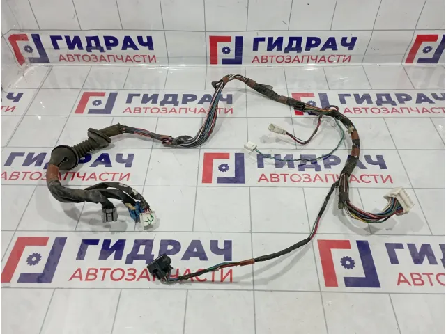 Проводка двери передней правой Toyota Corolla (E120) 82151-1E230