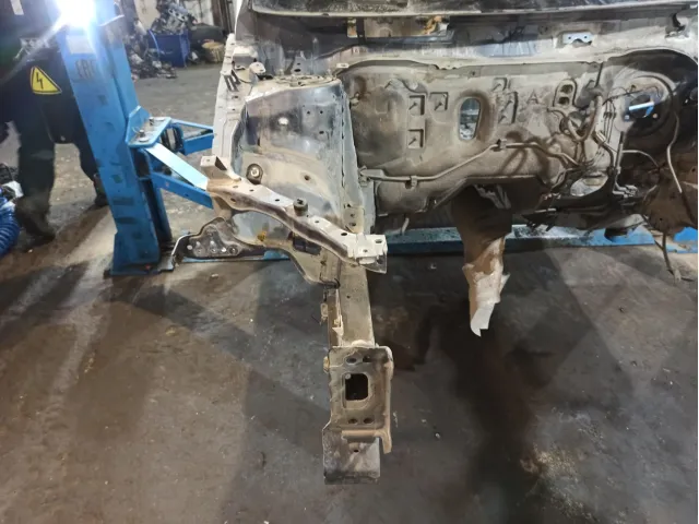 Лонжерон передний правый Toyota Corolla (E150)