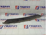 Решетка в бампер центральная Toyota Corolla (E150) 53112-12131