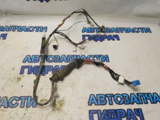 Проводка двери передней правой Toyota Corolla 150 8215112E00 Отличное состояние.