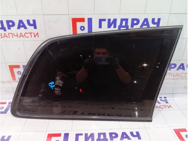 Стекло кузовное глухое (форточка) заднее правое Toyota Corolla (E120) 6271013080