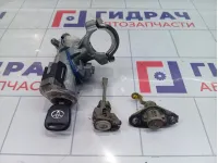 Замок зажигания Toyota Corolla (E120) 8907312241