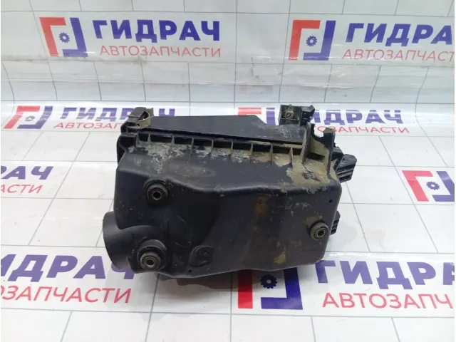 Корпус воздушного фильтра Toyota Corolla (E120) 1770021070