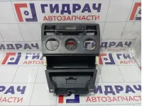 Накладка декоративная блока управления отопителем Toyota Corolla (E120) 5542012230B1