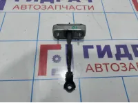 Ограничитель двери задний левый Toyota Corolla (E120) 68640-12050