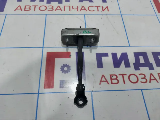 Ограничитель двери задний левый Toyota Corolla (E120) 68640-12050