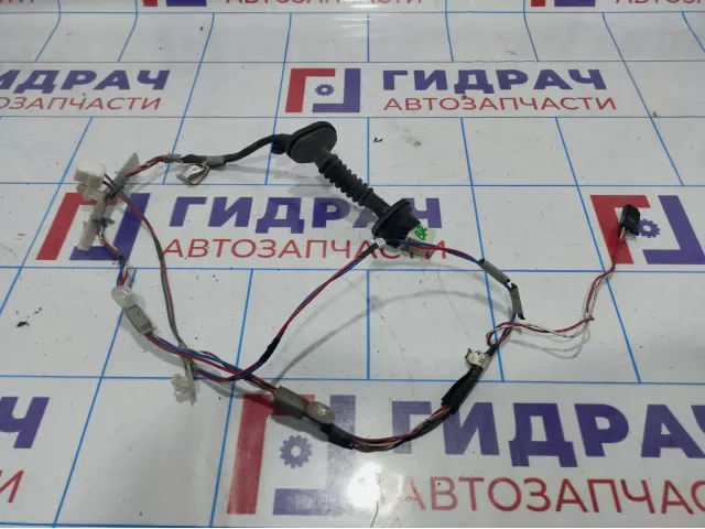 Проводка двери задней правой Toyota Corolla (E120) 82153-02241