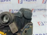 Замок двери передней правой Toyota Corolla (E120) 69030-13071