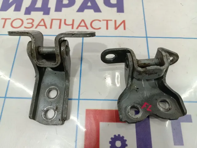 Петли двери передней левой Toyota Corolla (E120)