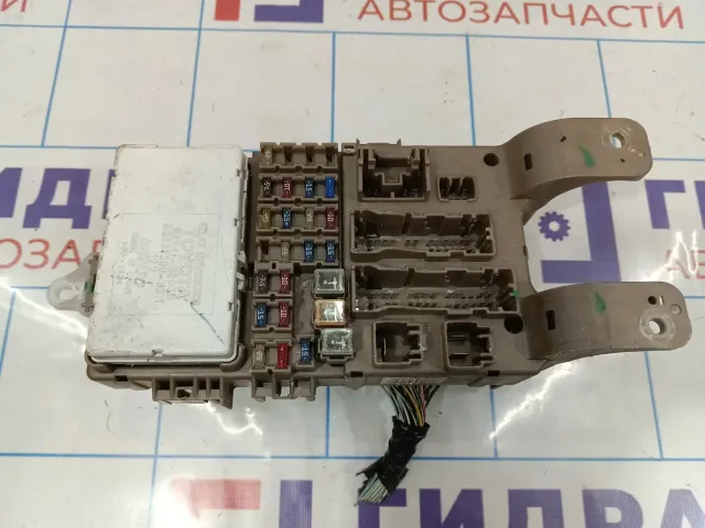 Блок предохранителей Toyota Corolla (E120) 82730-02040