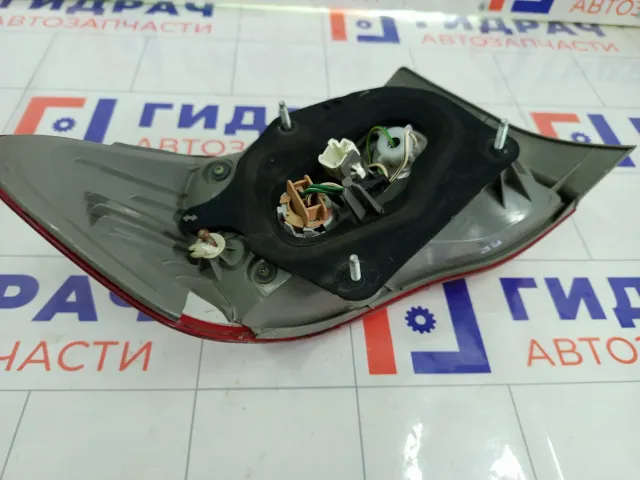 Фонарь задний наружный правый Toyota Corolla 8155112A10