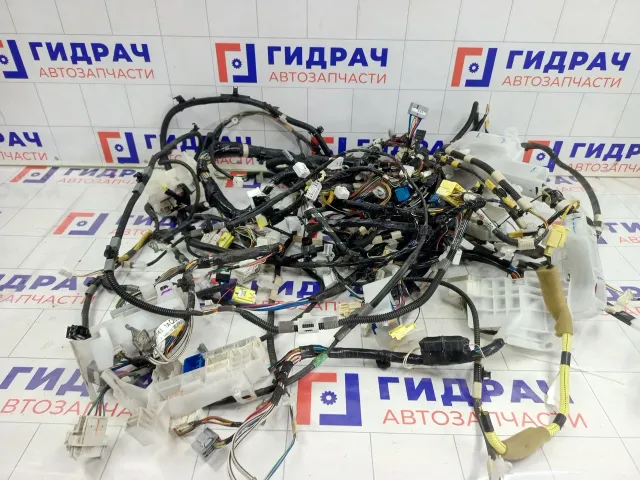 Проводка (коса) салонная в торпедо Toyota Corolla 821411AQ60