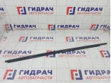 Накладка стекла переднего правого Toyota Corolla 7571002320
