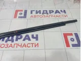 Накладка стекла переднего правого Toyota Corolla 7571002320