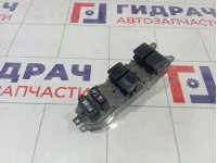 Блок управления стеклоподъемниками Toyota Corolla 8482002320