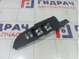 Накладка блока управления стеклоподъемниками Toyota Corolla 7423202D90