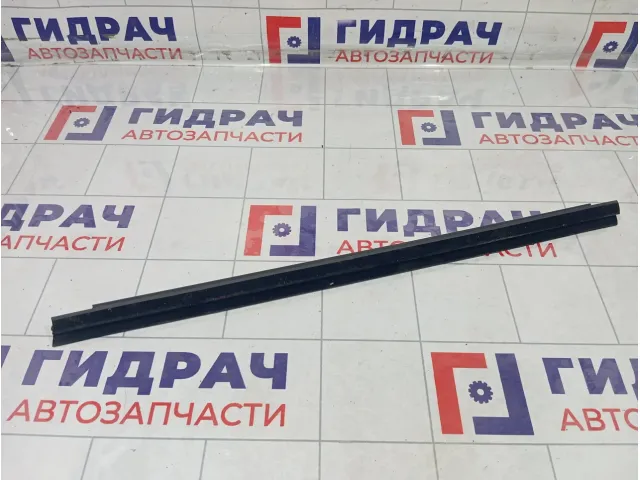 Уплотнитель стекла заднего левого Toyota Corolla 6817402210